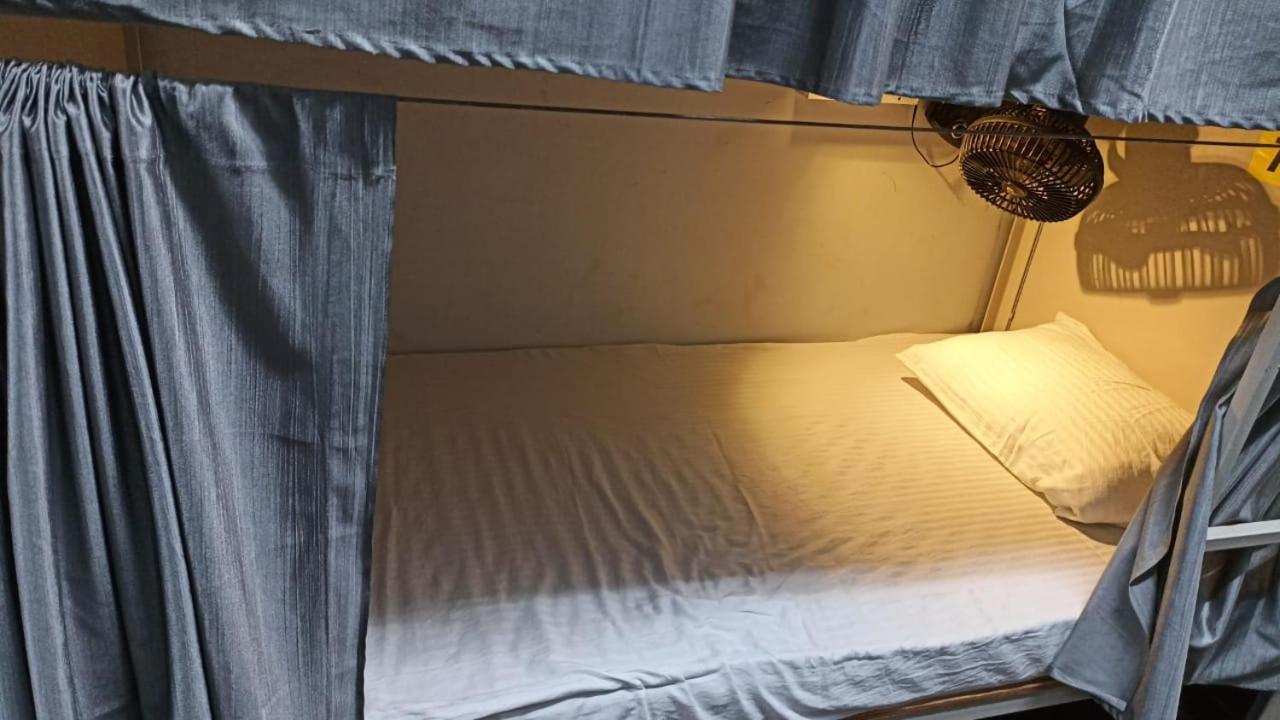 Saffron Dormitory Goregaon East 孟买 外观 照片