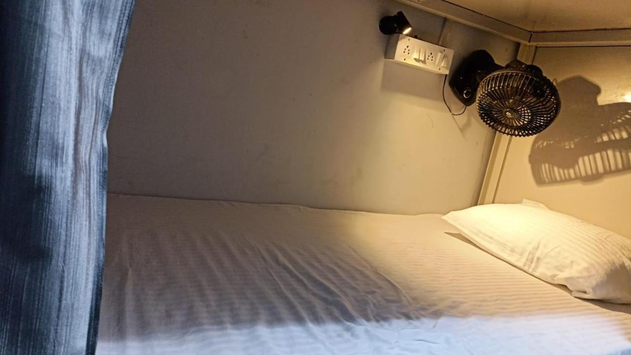 Saffron Dormitory Goregaon East 孟买 外观 照片